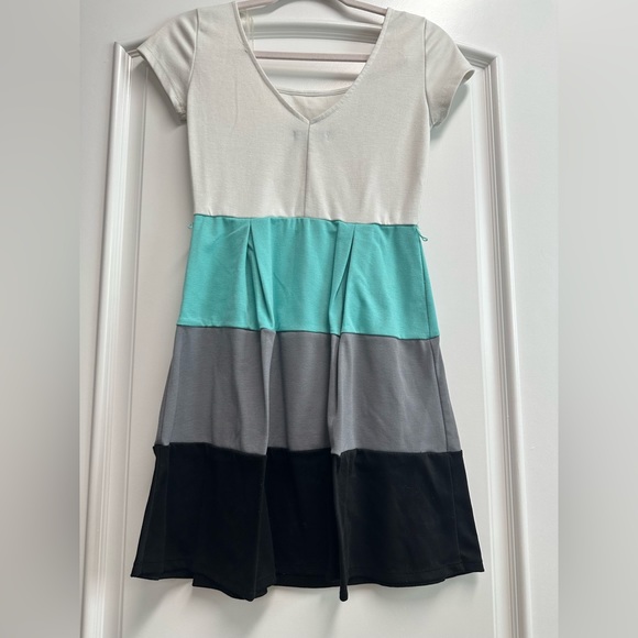 Dress - Picture 2 of 4